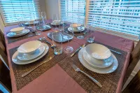 Luxury Beachside Vacation Getaway-OceanView, King beds, Steps to beach, Casino - 4 ดาว