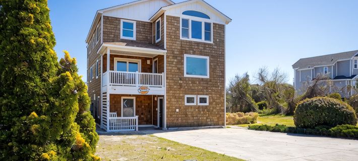 Updated, Corolla Home; 5 mins to Beach, Heated Pool, 2 Hot Tubs, Game Room Hotels in Corolla