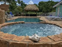Waterfront & Privacy, Heated Pool  HotTub & waterfall, 60' Dock TikiHut, pets ok - 방갈로