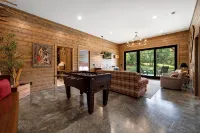 Cedar Cove Cabin, Private Beach near Galena - Alphydda