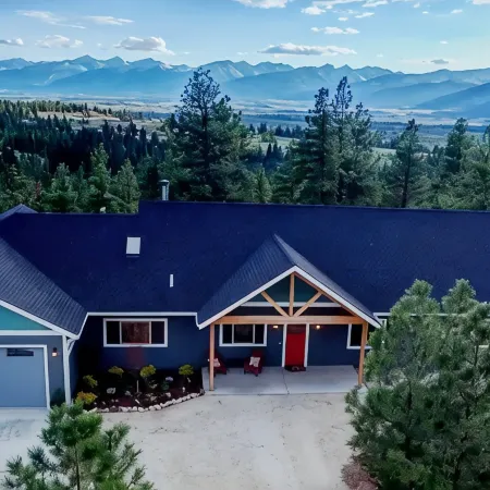 Entire Home with 180 degree Mountain Views of the Bitterroot