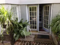 Private Guest Quarters - Cozy 1 BR/1 BA apartment on Historic 2-acre estate - Boutique