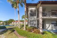 Peaceful Lakeview Condo • 2 Pools • Minutes to Img & Beaches - balcony