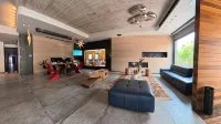 Essence Hotel - parkir