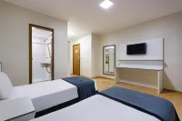 Carillon Plaza Hotel - parkir