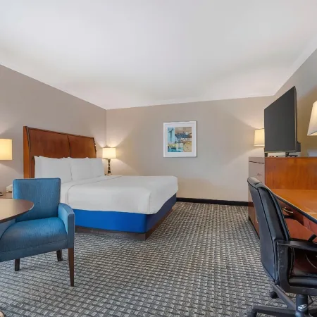 Best Western Plus Marina Shores Hotel