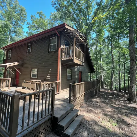Cozy Cabin on Wooded Acre, Fire Pit, Games, Fully Equipped. Ucstr License#020096