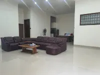 House in Surakarta - 방갈로