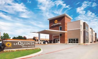 La Quinta Inn & Suites by Wyndham Dallas Northeast-Arboretum