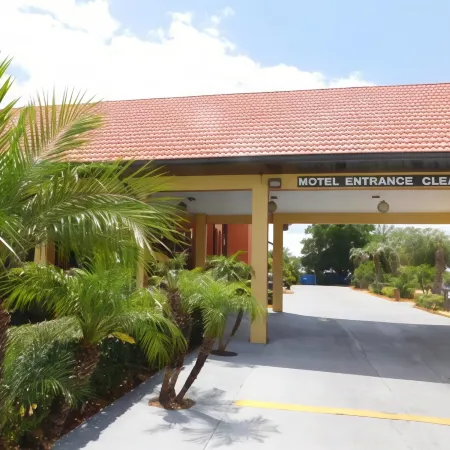 Budget Inn of Orlando Downtown Отели рядом с достопримечательностью «Стадион «Кэмпинг-Уорлд»»