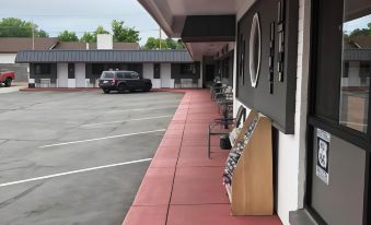 Highlander Motel