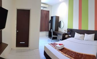 Pose in Hotel