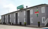 Fasthotel Laval Отели в г. Шанже