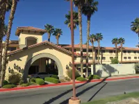 Ramada by Wyndham Barstow Hotel di Yermo