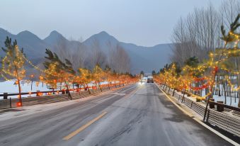 No.146, Rehe Valley,  Maojingba Zhen, Chengde, Hebei Province, China