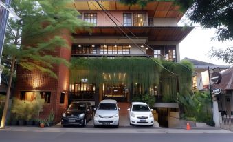 Triple Seven Bed and Breakfast - Housity