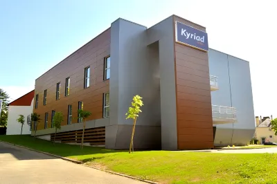 Hôtel Kyriad Le Mans Est Hôtels à proximité de : Abbaye Royale de l'Épau