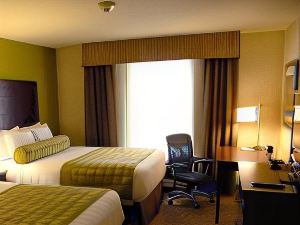 Cobblestone Inn & Suites - Marquette