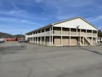COVERED BRIDGE INN & SUITES