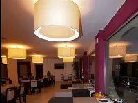 Hotel Cliché - Cho phép mang theo thú cưng