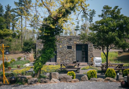 2. 제주 밭담숲펜션..