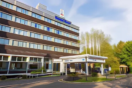 Grand Hotel Gosforth Park Отели рядом с достопримечательностью «Azure Garden Centre & Cafe»