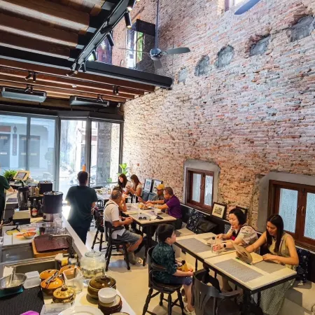 Kluenngam Cafe & Stay