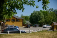 Yur'Evskoe Podvor'e Hotel - parking