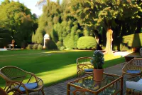 Logis des Tourelles Hotels near Martell Cognac's Visitors Center