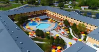 Cedar Point's Express Hotel - Pools
