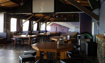 Lake Jindabyne Hotel