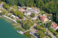 Strandhotel Buckow Hotels in der Nähe von Napoleon-Eiche bei Karlsdorf
