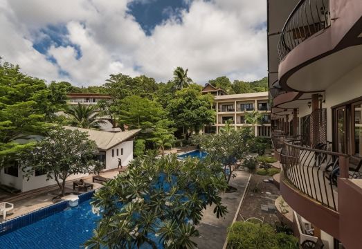 1. 꼬 타오 리갈 ..