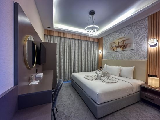 Gold Sky Avenue Hotel