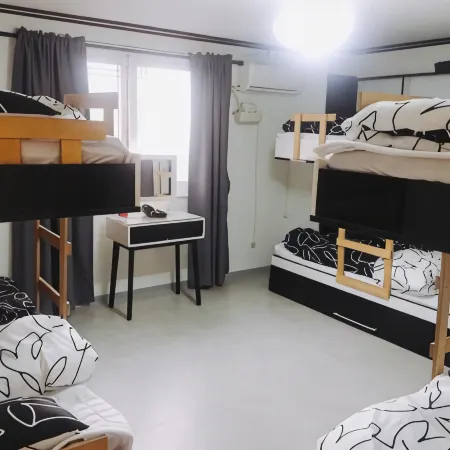 Lux Guesthouse Отели рядом с достопримечательностью «Музей Trick Eye»