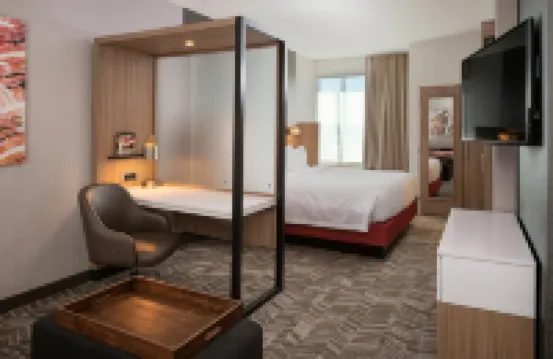 スプリングヒル スイーツ カンザス シティ ノースイースト チョートー・タウンシップのホテル