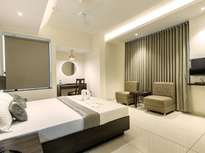 Hotel Paramount Suites & Service Apartments