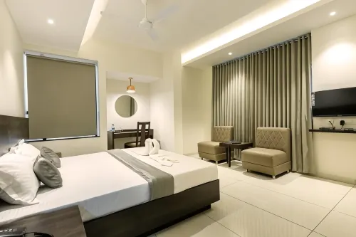 Hotel Paramount Suites & Service Apartments - 2-Star