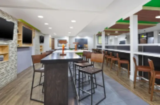 โรงแรมฮอลิเดย์ อินน์ เอ็กซ์เพรส วินนิเพก แอร์พอร์ต - โปโล พาร์ค บาย IHG