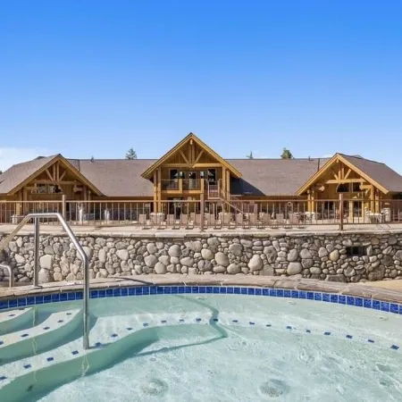 Family Fun Getaway w/Pool, Private Hot Tub, Games & BBQ!