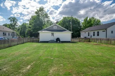 Charming 2-bedroom house with AC and WiFi in enjoyable China Grove Hotels near Organ Zion Lutheran Church