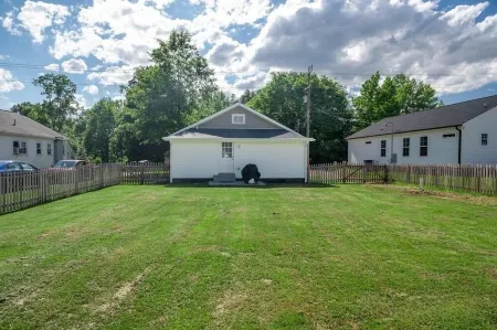 Charming 2-bedroom house with AC and WiFi in enjoyable China Grove