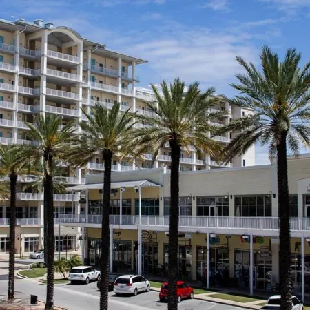 5 Star Luxury Wharf Condo 509 -  Affordable Rates - Book Now for Fall!