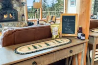 Cedar View Lodge- Scenic Sandpoint area mountain home, in secluded location.