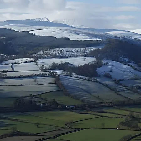 "Home from Home" in the Bannau Brycheiniog with stunning views of the Usk Valley