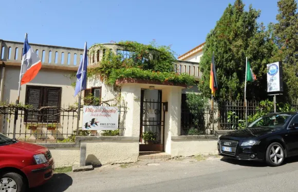 隆迪尼別墅酒店