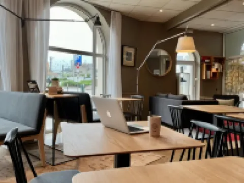 馬林酒店及公寓 拉瓦勒酒店