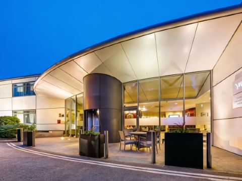 โรงแรมเมอร์เคียว เชสเตอร์แอบบอตเวลล์