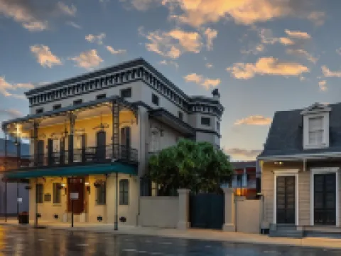 New Orleans Courtyard Hotel by the French Quarter Hotels near Louis Armstrong Park
