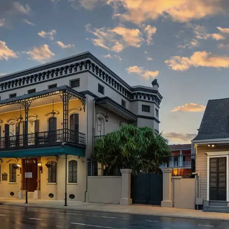 New Orleans Courtyard Hotel by the French Quarter Отели рядом с достопримечательностью «Дом Герман-Грима»